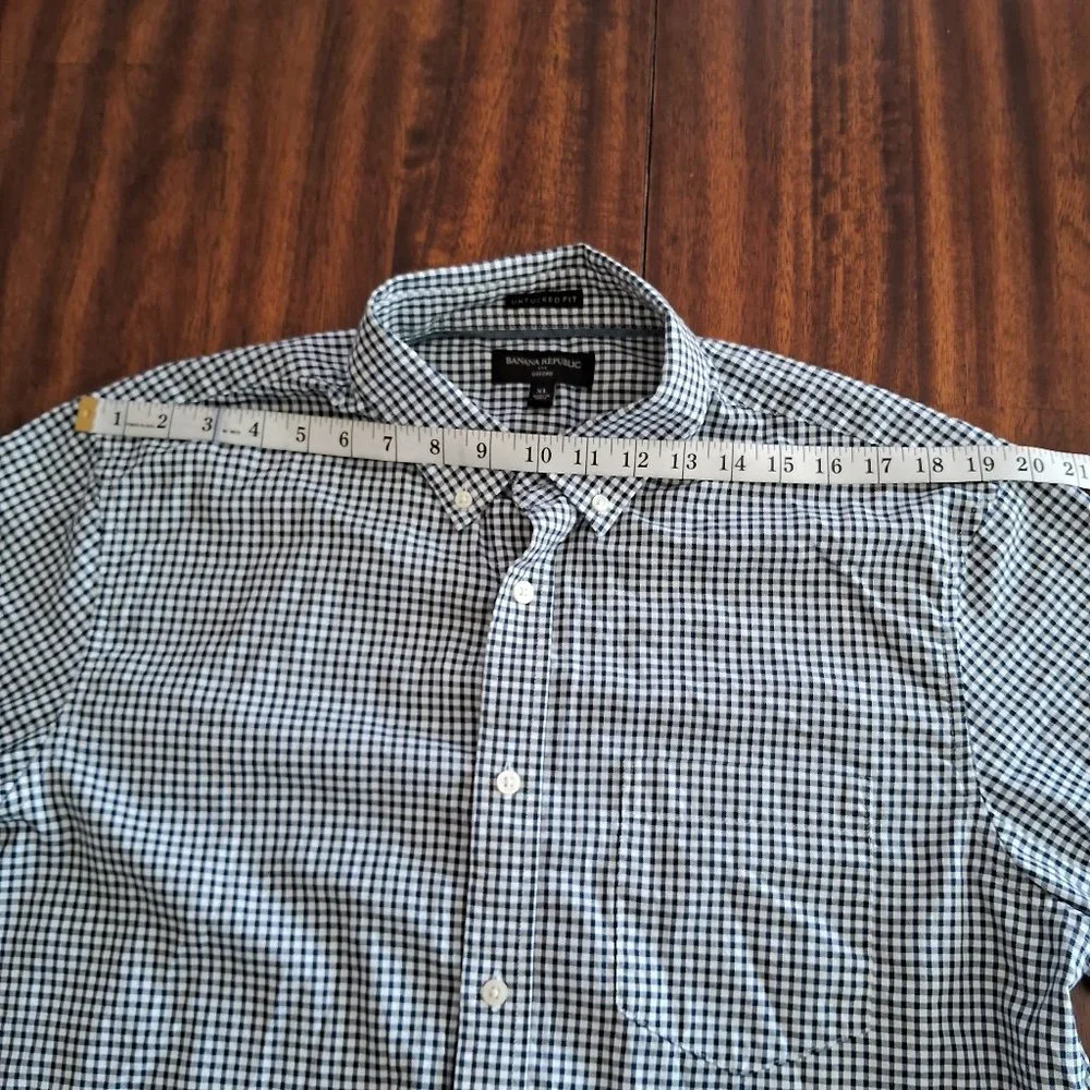 Banana Republic Men’s Long-Sleeve Button-Up Shirt - Navy Plaid